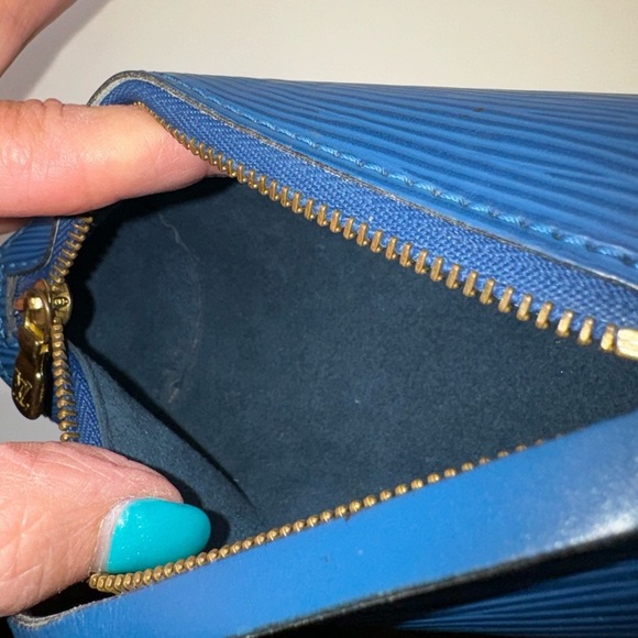 Louis Vuitton - mini Papillon pouch - excellent used condition - Blue Epi - Picture 7 of 14